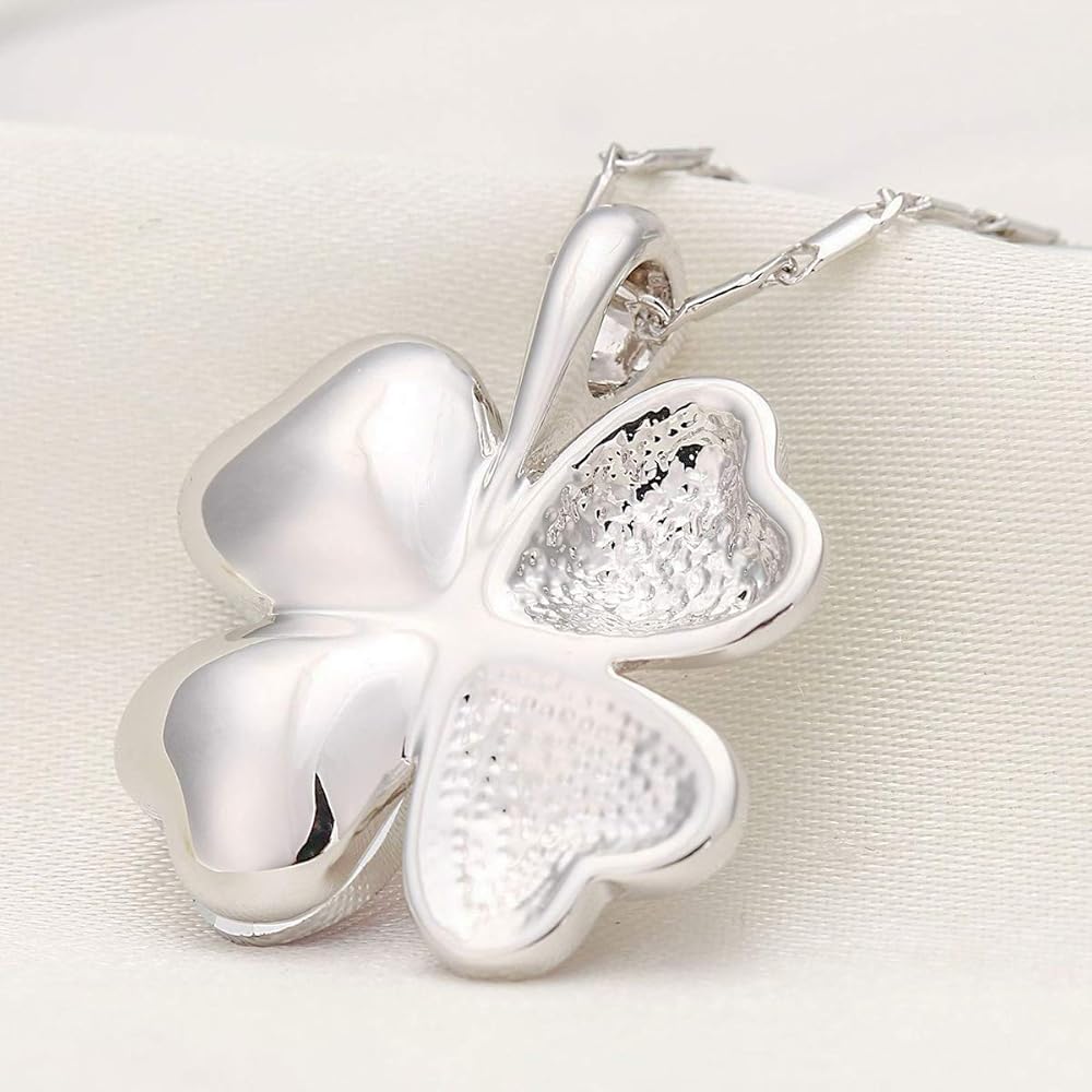 Minimalistisk kløverhalskjede | Sammen mot brystkreft