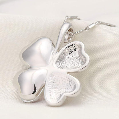 Minimalistisk kløverhalskjede | Sammen mot brystkreft